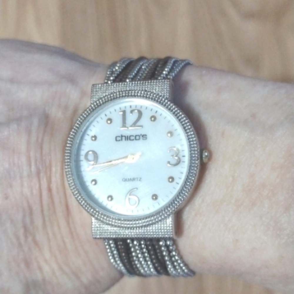 CHICO'S KERRIANNE ROUND FACE QUARTZ TINY BLACK AND SILVER BEADED BAND 7" WATCH - Picture 4 of 10